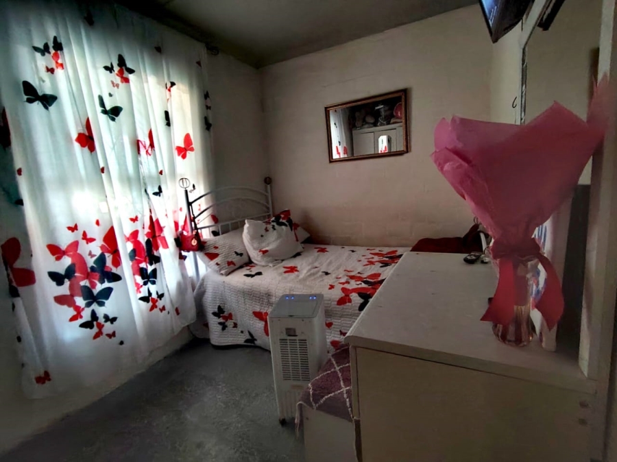 2 Bedroom Property for Sale in Roosendal Western Cape
